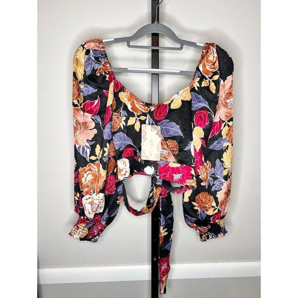 Band of the Free Black Berry Floral Print Camille Crossover Crop Top Size XS NWT - Picture 3 of 10